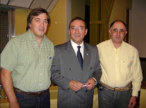 Comodoro (R) Díaz junto a los ex combatientes de La Dulce Betz y Lombardi.