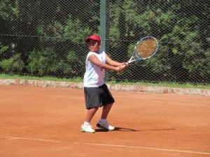 Tobías Martínez. Atento al juego. 