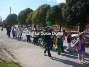 La Murga de la 42 partiendo desde la Escuela.