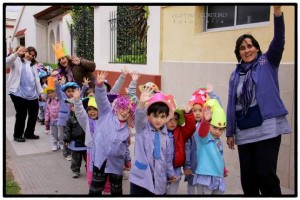 Alumnos del Jardín festejando la llegada de la Primavera.