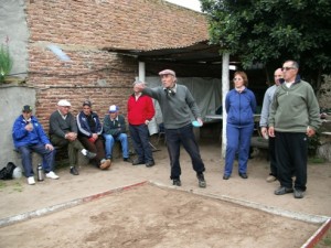 Abuelos de distintas ciudades, en el Torneo de Tejo en La Dulce.