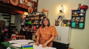 Patricia Betz. Realiza encuadernaciones y tiene su propio taller de arte