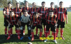 El equipo de Deportivo que enfrentó a Mataderos.