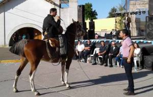 2 espuela y rebenque ldd