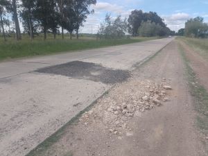 La gestión de un vecino dio como resultado el arreglo provisorio de los baches de la Ruta 85