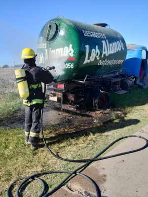 Un camión atmosférico se prendió fuego en Ruta 85